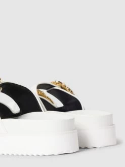 Versace Jeans Couture Sandalen Mit Plateau-Sohle Modell 'ARIZONA' - Weiß -Schuh Traum 6194acqlap3k2ha89ksk4ea9894kekpm7115cka6a125ajq4655jeiam6cr4cga79gq56dhoagp3ih228ko34d9h74o36dhp6tim6opkcoo38e9ic4qm4e1m6lj3aopo6ko3aoo