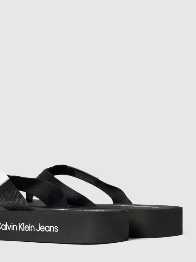 Calvin Klein Jeans Zehentrenner Mit Label-Details Modell 'FLATFORM' - Schwarz 5 Calvin Klein Jeans Zehentrenner Mit Label-Details Modell 'FLATFORM' - Schwarz – Bild 3