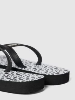 ARMANI EXCHANGE Zehentrenner Mit Label-Details - Schwarz -Schuh Traum 750l6li674p4cd1h690kslim8l136jieap24kd2j89638di884okcjad8t742hak897kcj1m6srl6da968o68p9p6kr66oj268q34e1k6dgjgo9j6tgj4dppccs64d9oc5gjgo8