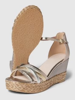 Marco Tozzi Wedges Im Metallic-Look - Gold -Schuh Traum 75436l1gah1kej2i9l6l0kpj9oq42dad9krkqj288554kca49pa54dq58l6lccai64qk6ii48gqjgl266ko3goph6ph68phn6gqmcp1k6oqm8o9k6lj6cdhiccr34dhgcli6cp0