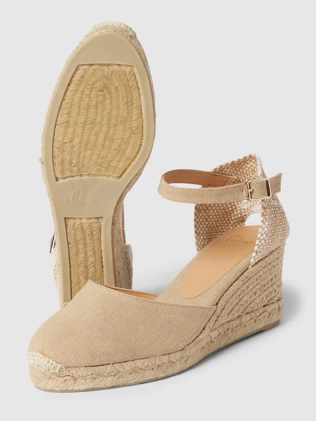 Castañer Wedges Mit Dornschließe Modell 'CAROL' - Sand 7 Castañer Wedges Mit Dornschließe Modell 'CAROL' - Sand – Bild 5