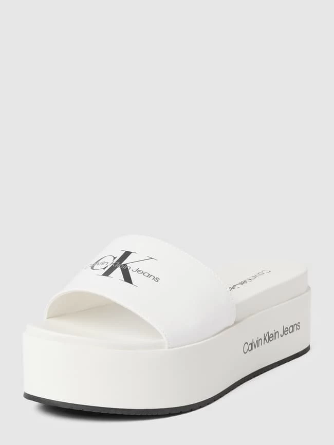 Calvin Klein Jeans Slides Mit Plateausohle - Weiß 4 Calvin Klein Jeans Slides Mit Plateausohle - Weiß – Bild 2