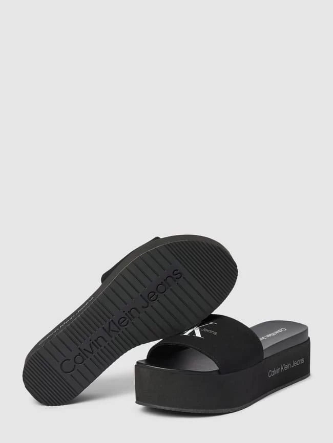 Calvin Klein Jeans Slides Mit Plateausohle - Schwarz 6 Calvin Klein Jeans Slides Mit Plateausohle - Schwarz – Bild 4