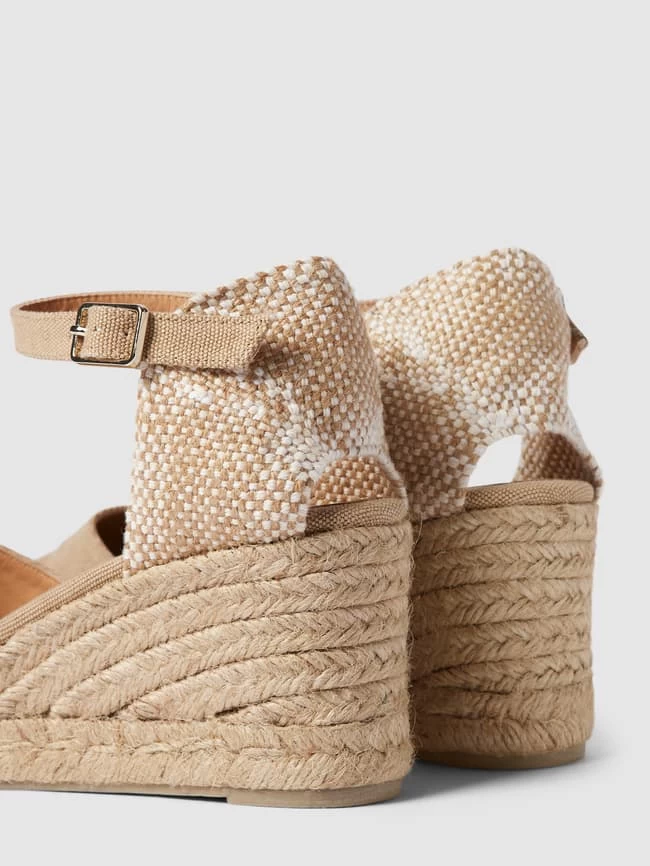 Castañer Wedges Mit Dornschließe Modell 'CAROL' - Sand 5 Castañer Wedges Mit Dornschließe Modell 'CAROL' - Sand – Bild 3