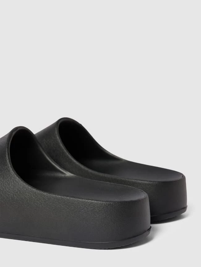 Steve Madden Slides Mit Breitem Riemen Modell 'ASTRO' - Schwarz 5 Steve Madden Slides Mit Breitem Riemen Modell 'ASTRO' - Schwarz – Bild 3