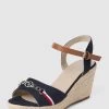 Tom Tailor Wedges Mit Label-Detail - Marineblau 1 Tom Tailor Wedges Mit Label-Detail - Marineblau -Schuh Traum 9l2kscq9ap2kgi2ba4o36c2a60o50lii9so3akid8sr44kaiap4jaiafa5a3eh2gad3kskaeaoo30cih88o30d1nc5i66dj374o6cd1kc8q3eob674oj4e1o6so68dhg69j36oo