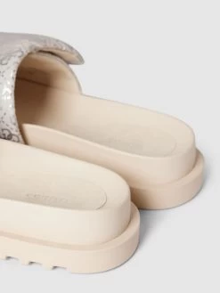 Guess Pantoletten Mit Label-Print Modell 'FABETZY' - Offwhite -Schuh Traum 9l8j2l23714l6cil657lcipi9p2kqhq29l7k2ka59t14kcihap4j8cpn9p24aj238cskml1o90q4sdq46l3jec9n75i6ap34c9j3cc9k6thjce9i60om6e9h75hjcc1p6lhj8do