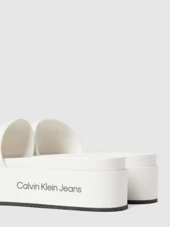 Calvin Klein Jeans Slides Mit Plateausohle - Weiß 9 Calvin Klein Jeans Slides Mit Plateausohle - Weiß -Schuh Traum a954iki48t838kib9kr54di861al2j279ssl0cidal6j6hpk9h9l4ia66hal4ha88t24ogal6593ihq56d3jgdhm6cojge9k71hj0cpk6os3aoj464qjid9lccqjcoj66gr62e0