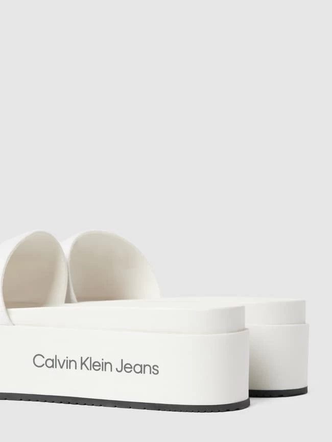Calvin Klein Jeans Slides Mit Plateausohle - Weiß 5 Calvin Klein Jeans Slides Mit Plateausohle - Weiß – Bild 3