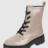 Tamaris Boots In Lack-Optik - Taupe -Schuh Traum ad0l8l1i8t344cil8l448jhla1ak4lhj614keca5al1jgi1o6d4l2cib8ha52gq99l2k4c2a912jccq88so38p1h6gojgob26pi64cpkcgsmco9h70o36dpn74om8e1hc4s34c0