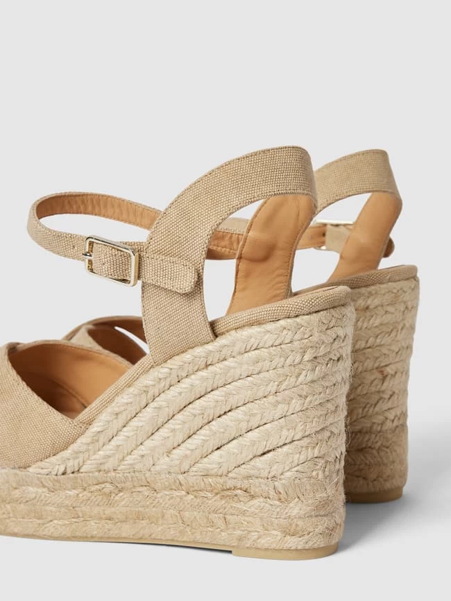 Castañer Wedges Mit Dornschließe Modell 'BLAUDELL' - Sand 5 Castañer Wedges Mit Dornschließe Modell 'BLAUDELL' - Sand – Bild 3