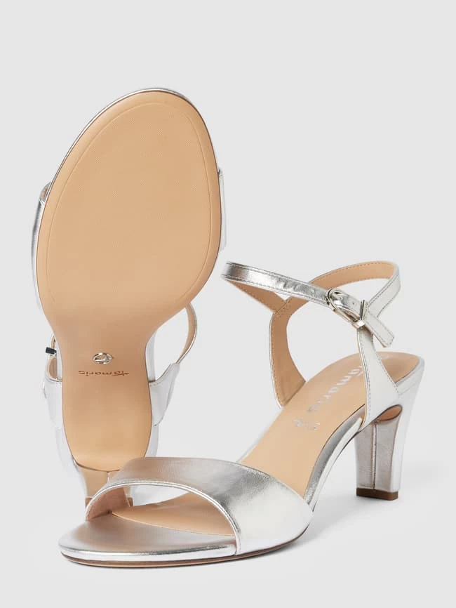 Tamaris Sandaletten Im Metallic-Look - Silber 7 Tamaris Sandaletten Im Metallic-Look - Silber – Bild 5